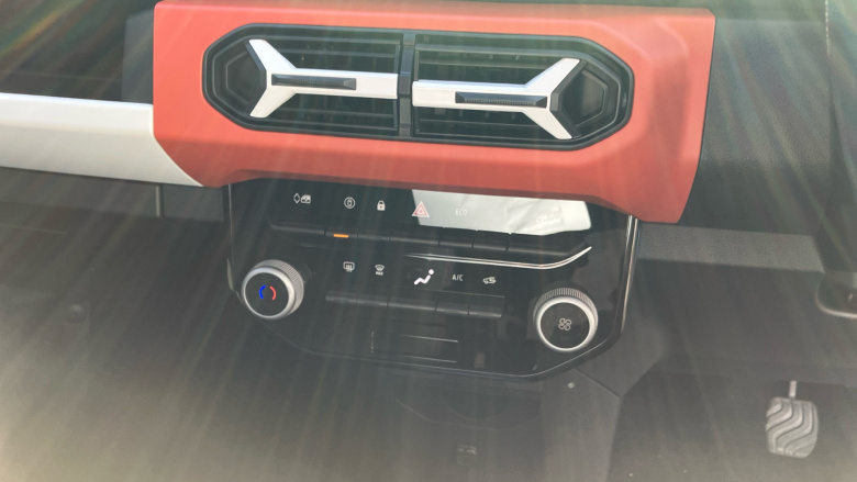 Dacia Spring 27kWh Expression 65 48kW 5dr Auto Electric Hatchback